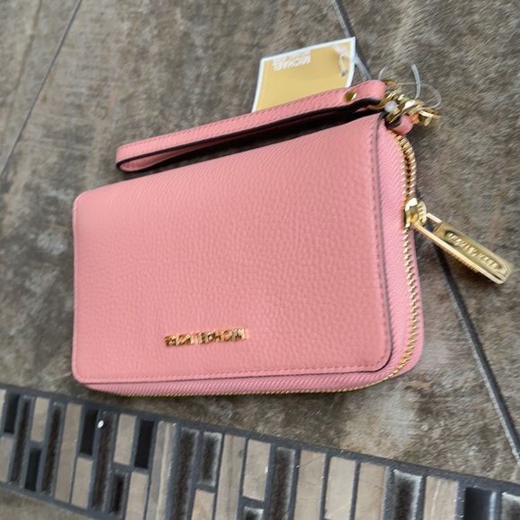 Michael Kors Large Flat MF Phone Case Leather Wallet in Sunset Rose - Picture 3 of 16